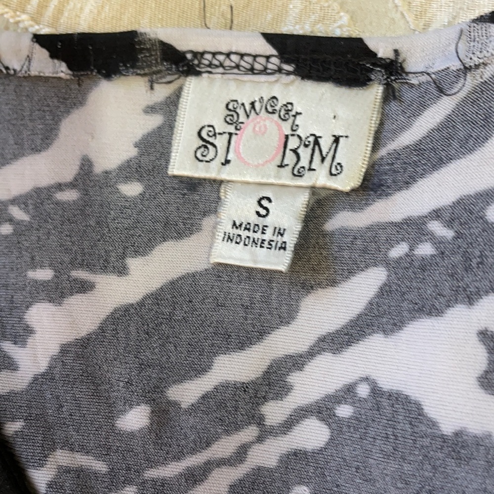 Sweet Storm Black/White S Cap Sleeve Dress Ties in the Back - Picture 8 of 14
